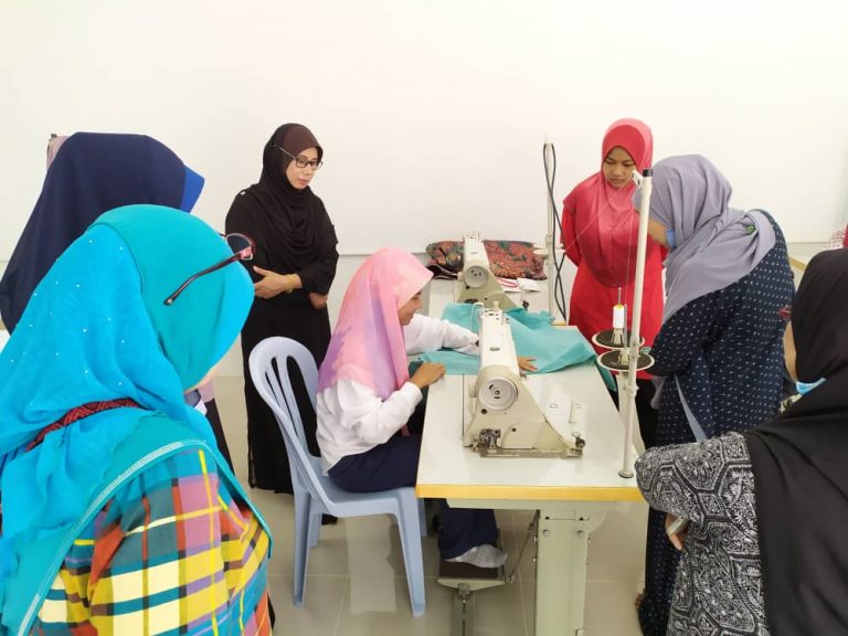 projek jahitan ppe MERCY Malaysia 3