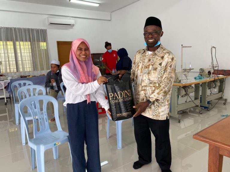 projek jahitan ppe MERCY Malaysia 7