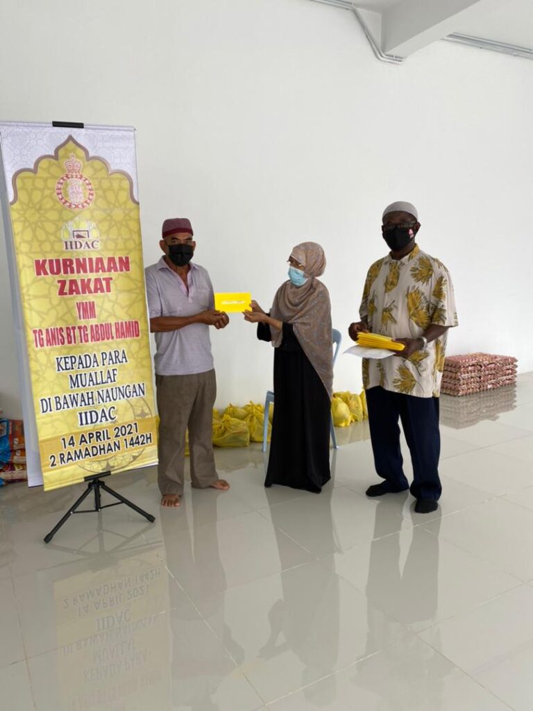 Kurniaan Zakat YMM Tg Anis Bt Tg Abdul Hamid Kepada Para Muallaf Ramadhan 1442H 5