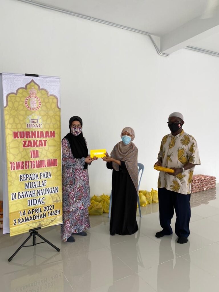 Kurniaan Zakat YMM Tg Anis Bt Tg Abdul Hamid Kepada Para Muallaf Ramadhan 1442H 6
