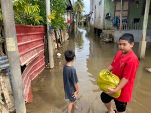 bantuan-banjir 2