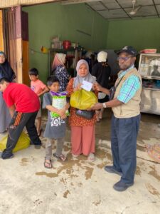 bantuan-banjir 4